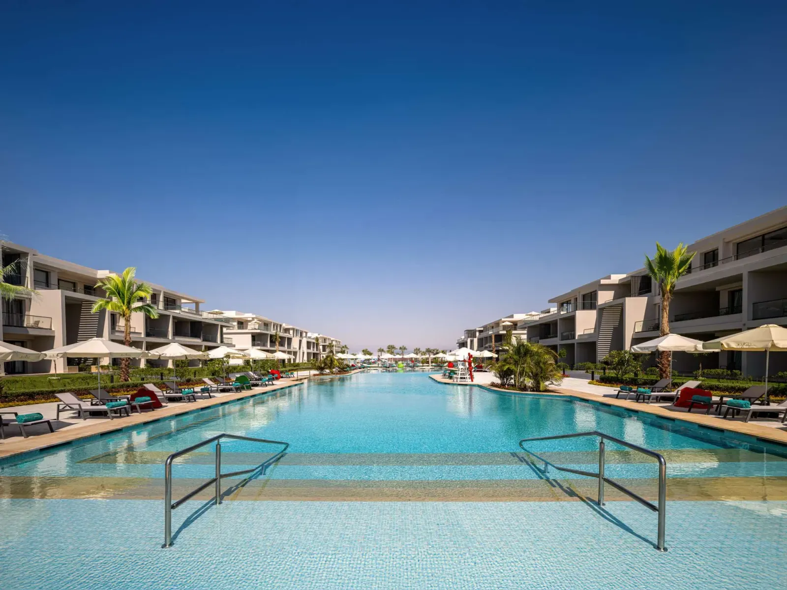 Rixos Premium Magawish Bay View z basenem i willami w Hurghadzie